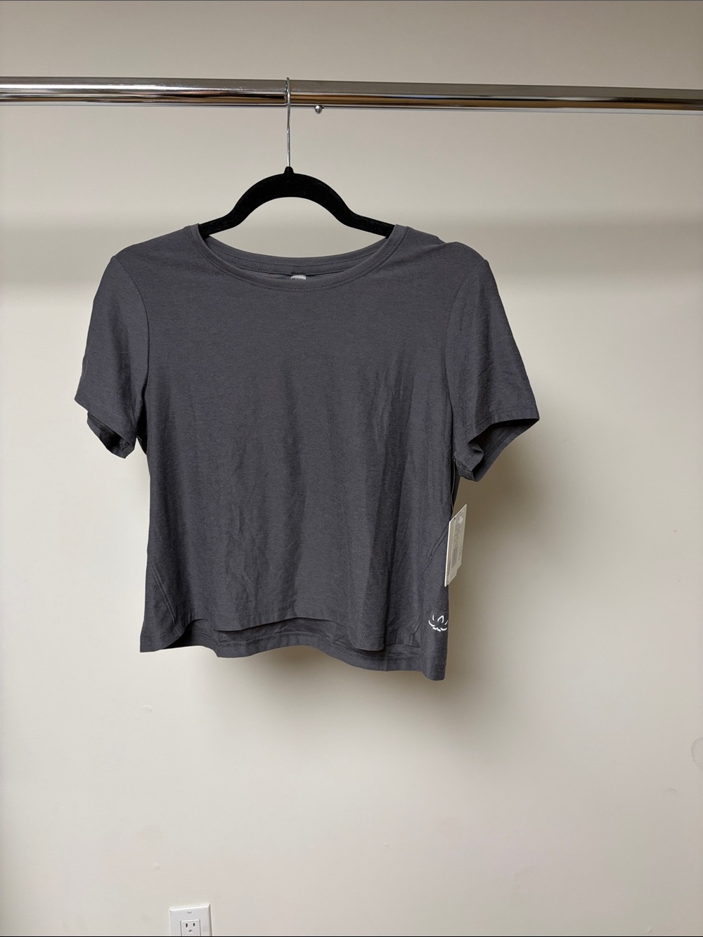 Beyond yoga supreme cropped tee true grey heather